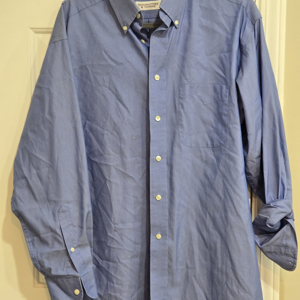 Roundtree & Yorke Light Blue Button-Up Shirt